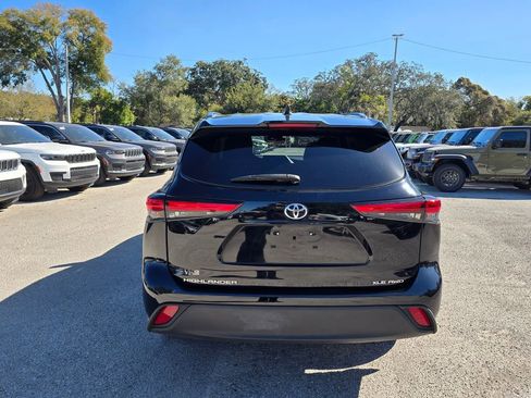 Used 2021 Toyota Highlander XLE image 5