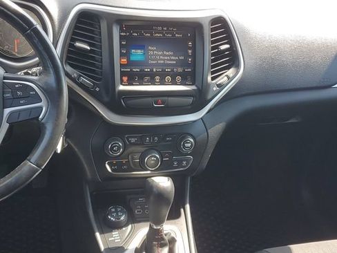 Used 2016 Jeep Cherokee Trailhawk w/ Cold Weather Group AWD/4WD image 14