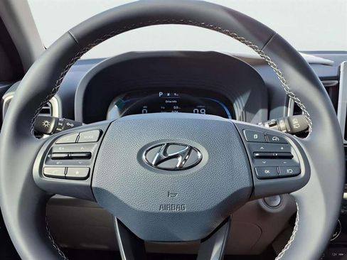 New 2025 Hyundai Venue Limited image 18