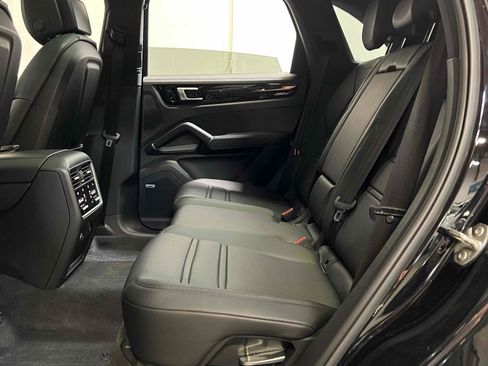 Used 2019 Porsche Cayenne S image 41