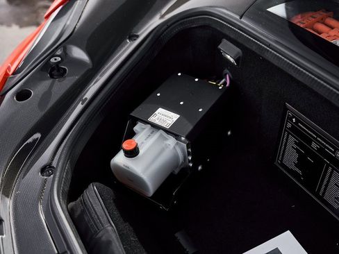 Used 2022 Ferrari SF90 Spider image 21