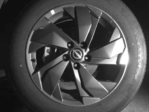 Used 2025 Nissan Rogue SV FWD image 12