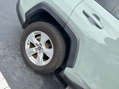 Used 2020 Toyota RAV4 XLE w/ Convenience Package FWD image 4