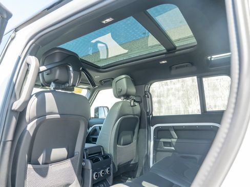 New 2026 Land Rover Defender 110 X-Dynamic SE AWD/4WD image 22
