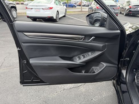 Used 2018 Honda Accord Sport image 20