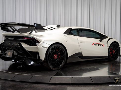 Used 2023 Lamborghini Huracan STO image 38