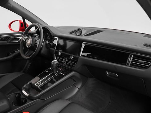 Certified 2025 Porsche Macan image 21