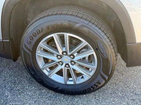 Used 2023 Chevrolet Traverse LT AWD/4WD image 5