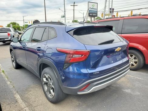 Certified 2024 Chevrolet Trax LT w/ Driver Confidence Package FWD image 5