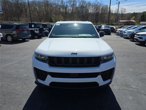 New 2026 Jeep Grand Cherokee Altitude AWD/4WD image 9