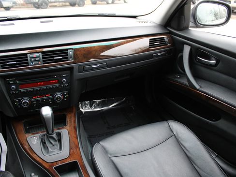 Used 2011 BMW 328i xDrive Sedan w/ Premium Pkg image 14