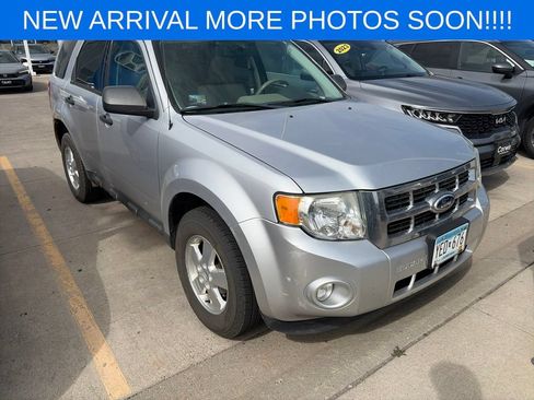 Used 2011 Ford Escape XLT w/ 202A Rapid Spec Order Code FWD image 2