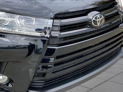 Used 2018 Toyota Highlander SE AWD/4WD image 32