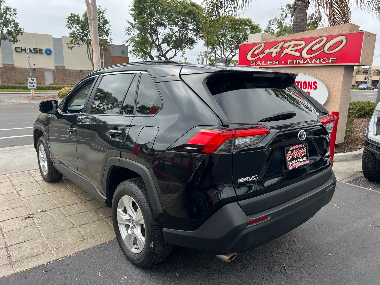 Used 2021 Toyota RAV4 XLE FWD image 6