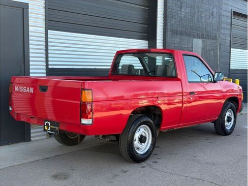 Used 1995 Nissan Pickup 2WD Regular Cab image 3