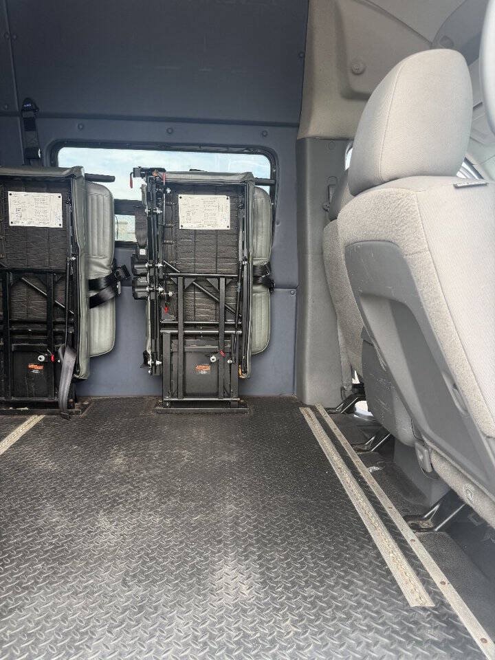 Used 2017 Nissan NV 2500 SV w/ Technology Package RWD image 13