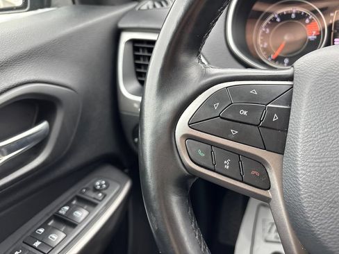 Used 2020 Jeep Cherokee Latitude w/ Cold Weather Group AWD/4WD image 19