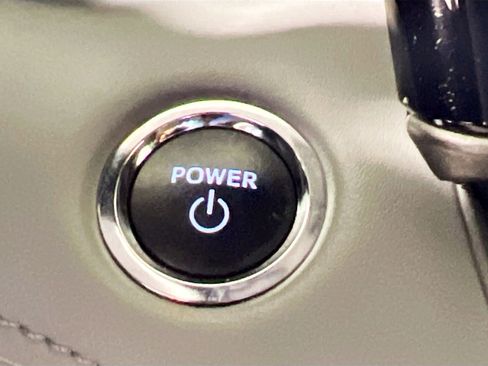 Used 2023 Toyota Highlander Limited image 24