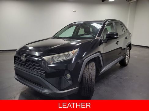 Used 2019 Toyota RAV4 XLE Premium image 4