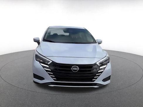 Used 2025 Nissan Versa SV image 3