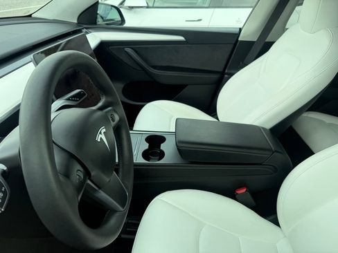 Used 2023 Tesla Model Y Long Range AWD/4WD image 25