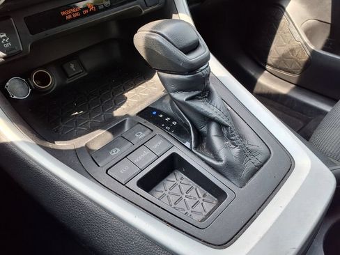 Used 2021 Toyota RAV4 LE w/ Carpet Mat Package (TMS) FWD image 29