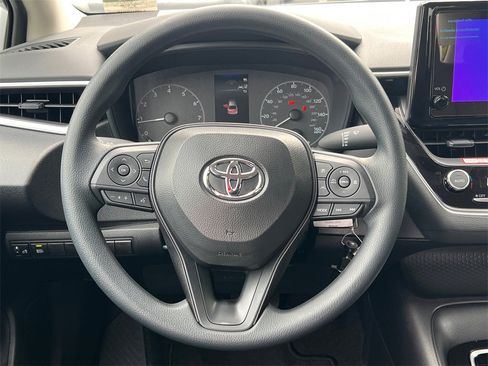 Used 2025 Toyota Corolla LE image 23