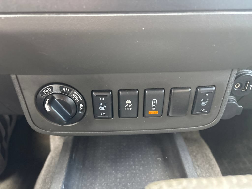 Used 2018 Nissan Frontier SV w/ Value Truck Package AWD/4WD image 19