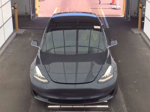 Used 2018 Tesla Model 3 Long Range RWD image 3