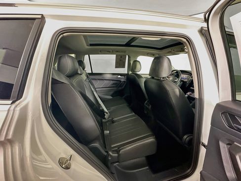 Used 2024 Volkswagen Tiguan SE w/ Panoramic Sunroof Package FWD image 32