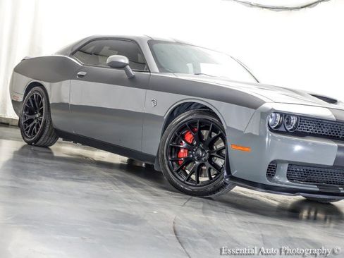 Used 2017 Dodge Challenger SRT Hellcat RWD image 4