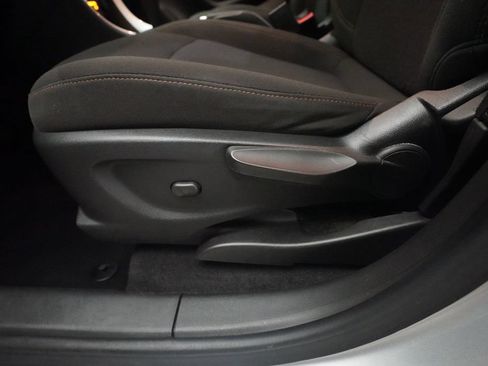 Used 2018 Chevrolet Trax LS AWD/4WD image 27