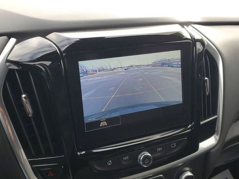 Used 2022 Chevrolet Traverse LT image 23