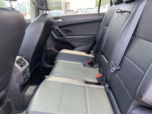 Used 2020 Volkswagen Tiguan SE FWD image 12