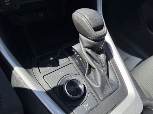 Used 2023 Toyota RAV4 XLE AWD/4WD image 6
