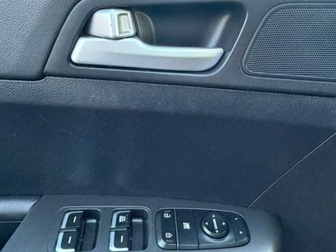 Used 2022 Kia Sportage LX image 29