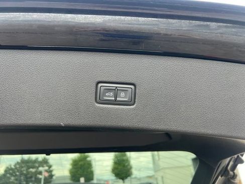 Used 2022 Audi Q8 Premium Plus AWD/4WD image 16