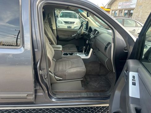 Used 2011 Nissan Pathfinder SV RWD image 4