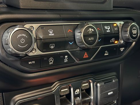 Used 2021 Jeep Gladiator Mojave image 16