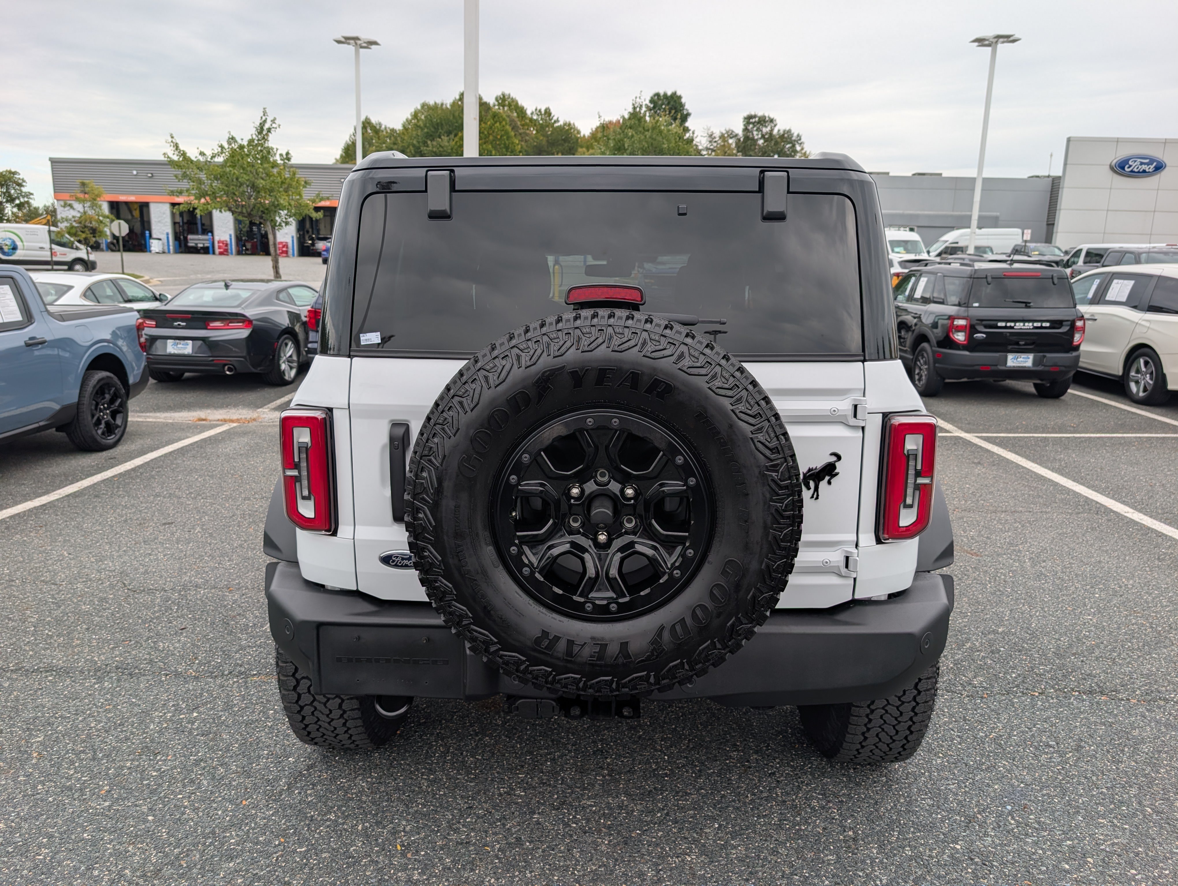 Used 2025 Ford Bronco Outer Banks w/ Sasquatch Package AWD/4WD image 5