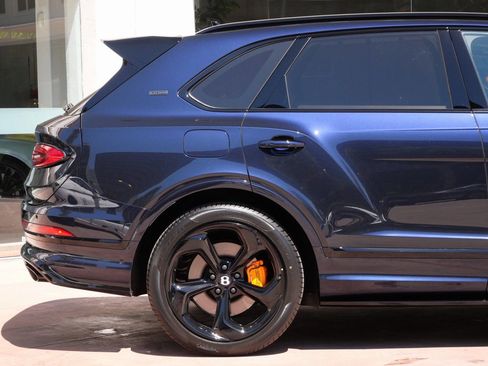 Used 2025 Bentley Bentayga AWD/4WD image 8