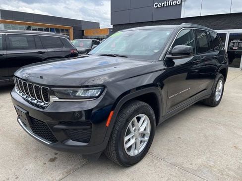 Certified 2023 Jeep Grand Cherokee Laredo w/ Luxury Tech Group I AWD/4WD image 3