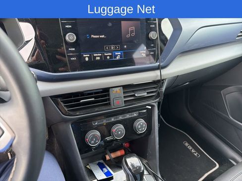 Used 2023 Volkswagen Taos SE w/ Panoramic Sunroof Package image 7