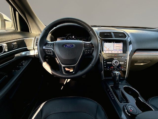 Used 2018 Ford Explorer Limited w/ Equipment Group 301A AWD/4WD image 10