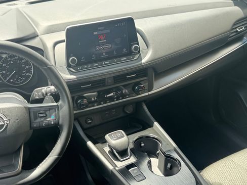Used 2025 Nissan Rogue SV FWD image 20