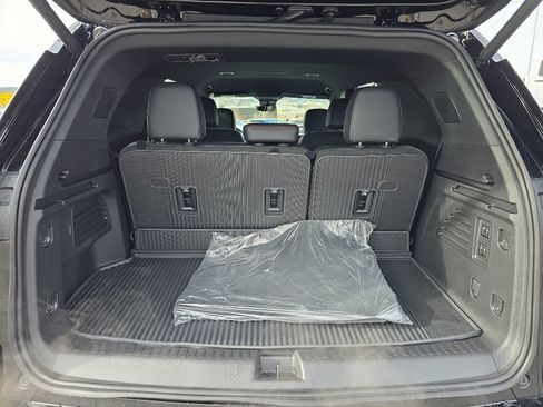New 2026 Chevrolet Traverse RS w/ LPO, Floor Liner Package AWD/4WD image 24