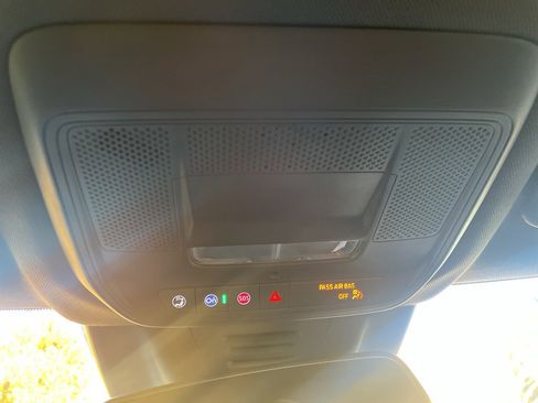 Used 2025 Chevrolet Equinox EV LT w/ Convenience Package image 31