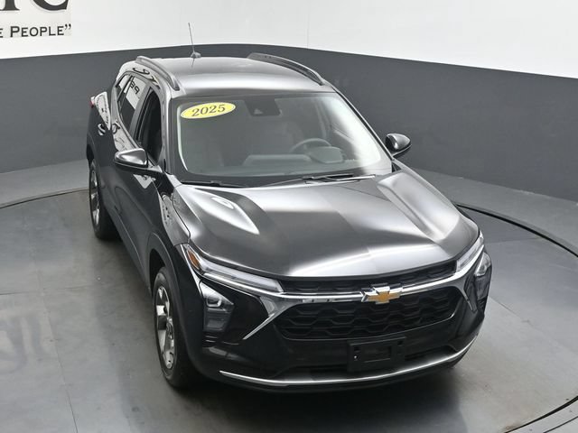Used 2025 Chevrolet Trax LT FWD image 52