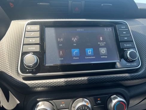 New 2025 Nissan Kicks Play S FWD image 17