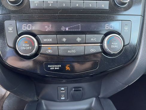 Used 2016 Nissan Rogue SV image 20